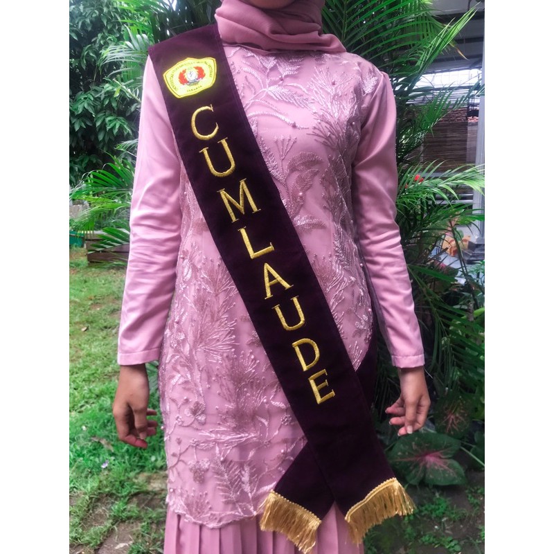 Selempang Cumlaude + Logo (bahan bludru dan satin)