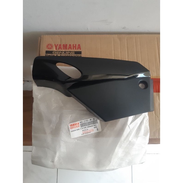 Tutup Accu Hitam Yamaha F1ZR Original Baru. 4US-F1721-00-33