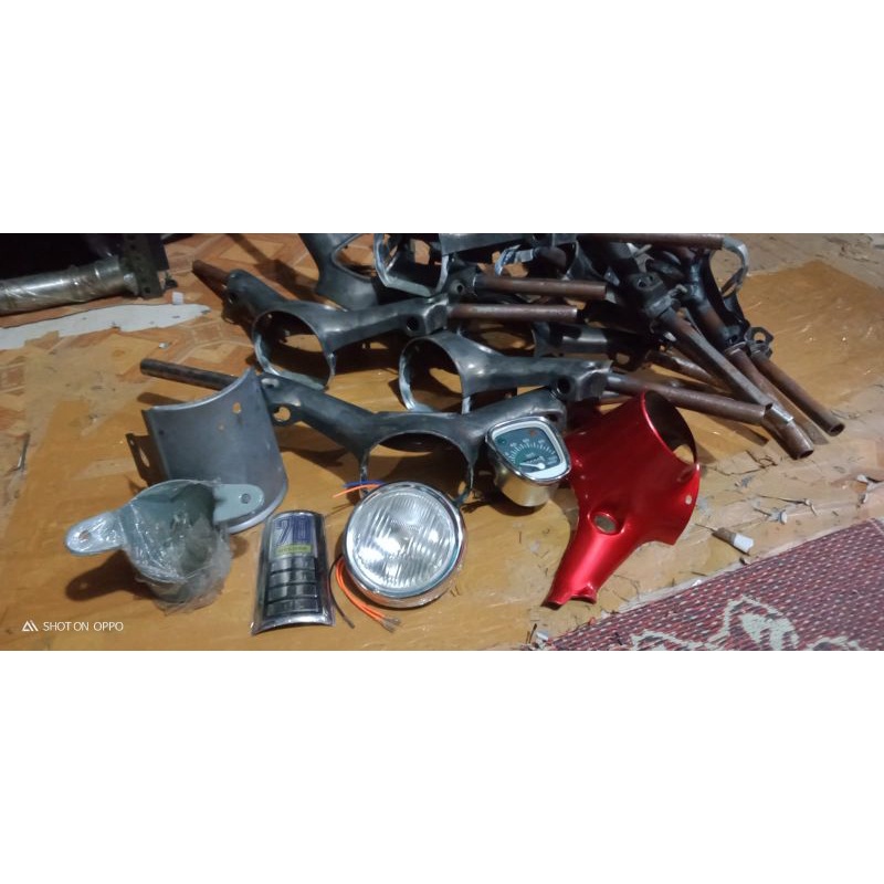 BATOK KEPALA C70 SET SPIDO LAMPU DEPAN PANGKON SATANG PANEL EMBLEM C70 SET PRODUK ORI