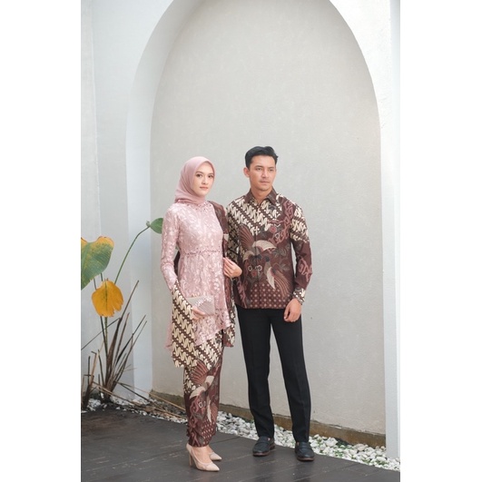 (Akita-zara tunik series Rose) set couple kebaya wanita &amp; kemeja batik pria. kebaya wisuda kebaya kondangan kebaya lamaran bahan lace premium