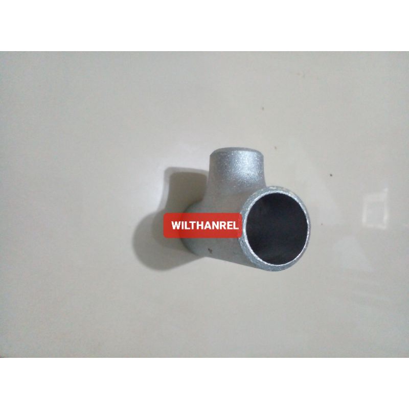 reduser tee sch40 galvanis 1 1/2" × 1/2"