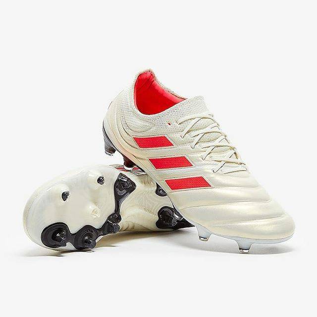 SEPATU SOCCER ADIDAS Copa 19.1 Champagne