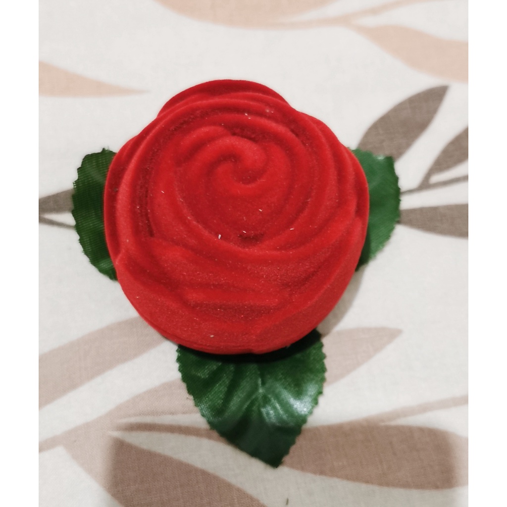 Kotak Cincin Bentuk Mawar / Ring Box Unik Lucu Tersedia Pilihan Tiga Warna Tempat Perhiasan Jewelry Lucu Unik Murah untuk  Seserahan / Akad Pernikahan / Hantaran Tunangan Nikah Kawin cocok untuk Aksesoris Emas Berlian / Perak Permata Akik yang Berharga