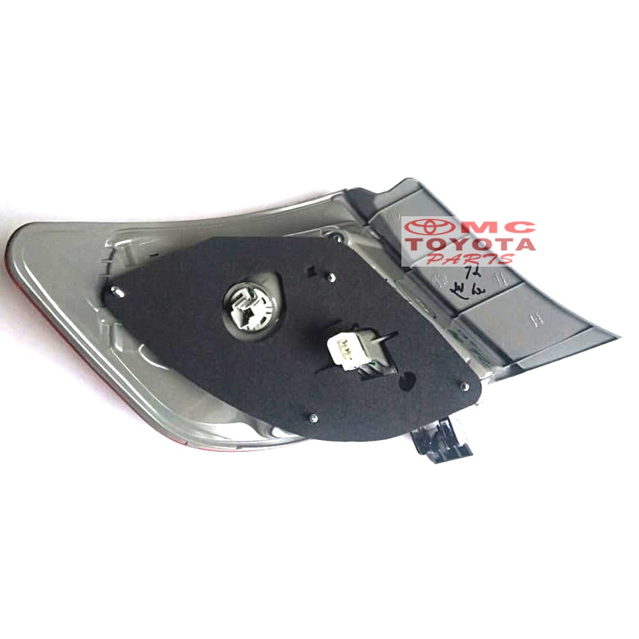 Lampu Stop Lamp Belakang Kanan Toyota Camry Hybrid 81550-06540