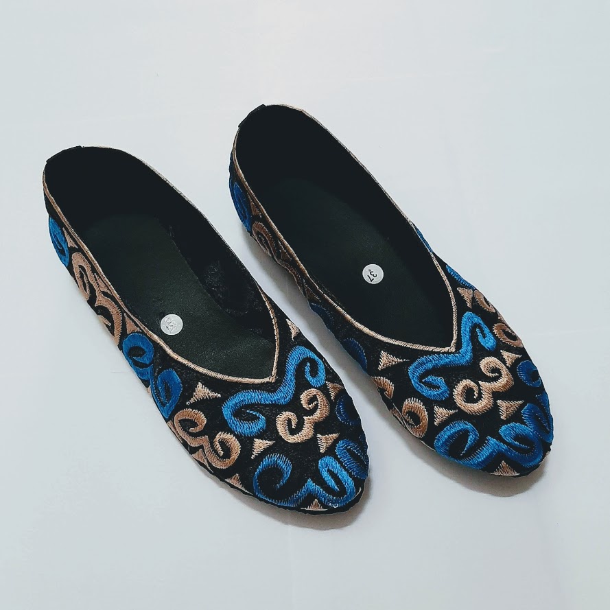 etnik fashion sepatu wanita flat slip on bordir kumis biru