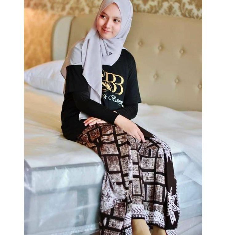 Sarung Batik Banyu/cap/sarung Kanjeng/batik mahda/Batik pekalongan/motif cewek (KODE 5966)