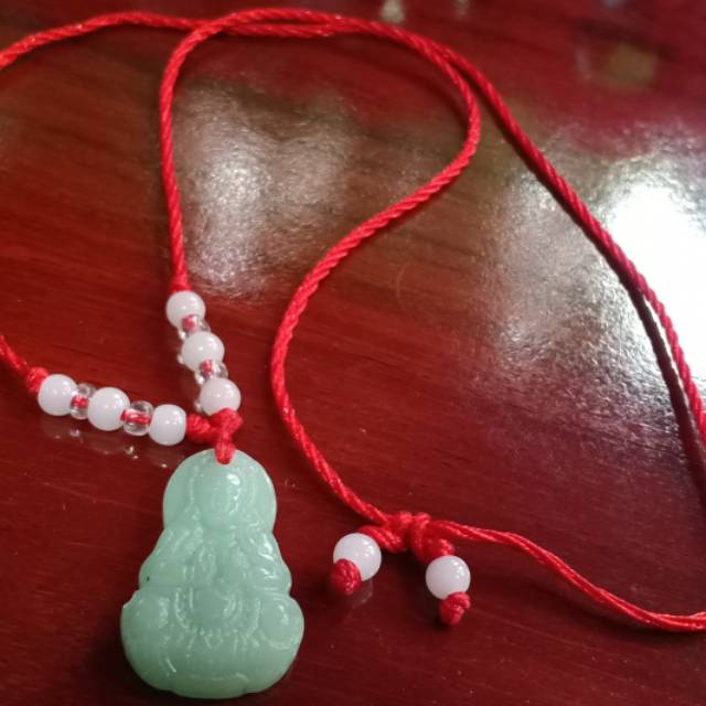 Kalung tali merah liontin Kwanyin Giok