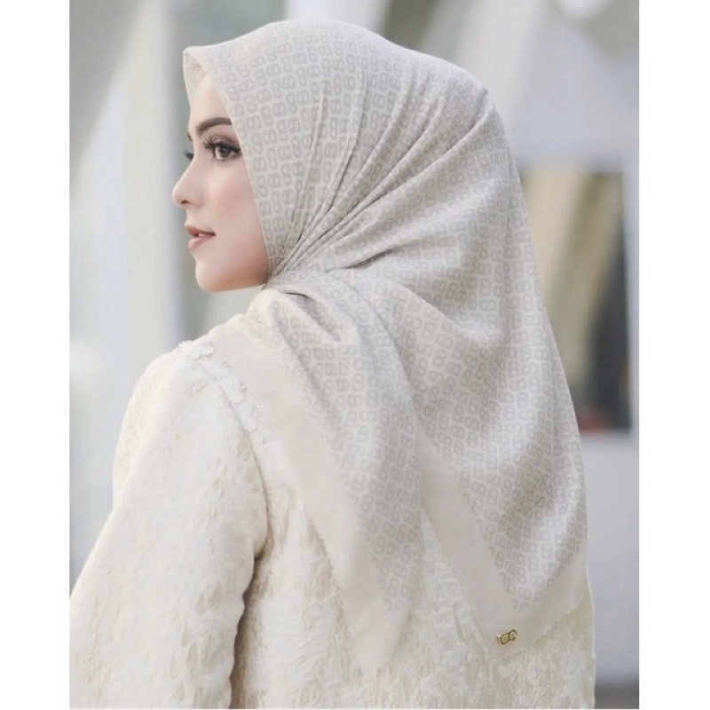 Buttonscarves  Tapis Square Seed New