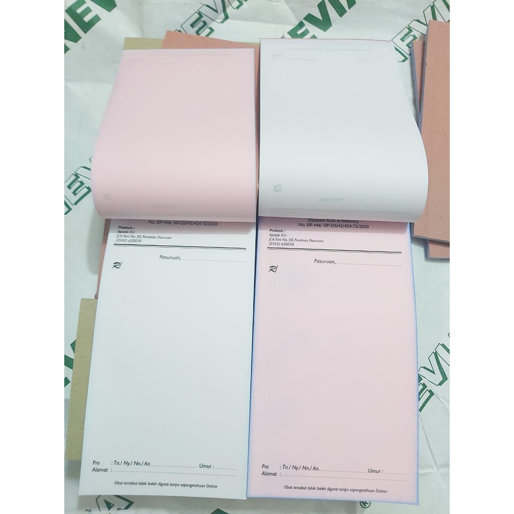 

Cetak Custom Kwitansi Kertas NCR 2 ply Tanpa Karbon ukuran 21,5 x 11cm