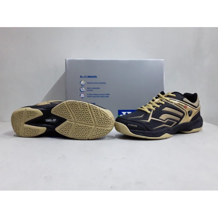 Dijual Sepatu badminton yonex ori Murah