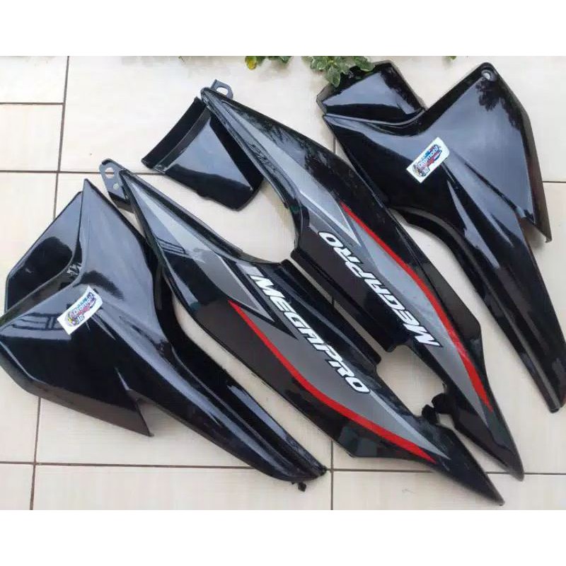cover body belakang + bok aki megapro primus