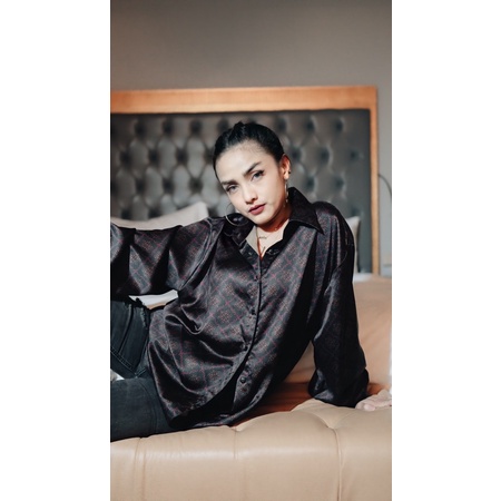 CARVE “REJECT” SALE FLOWING PRINT SHIRT | KEMEJA SATIN CORAK LENGAN PANJANG WANITA