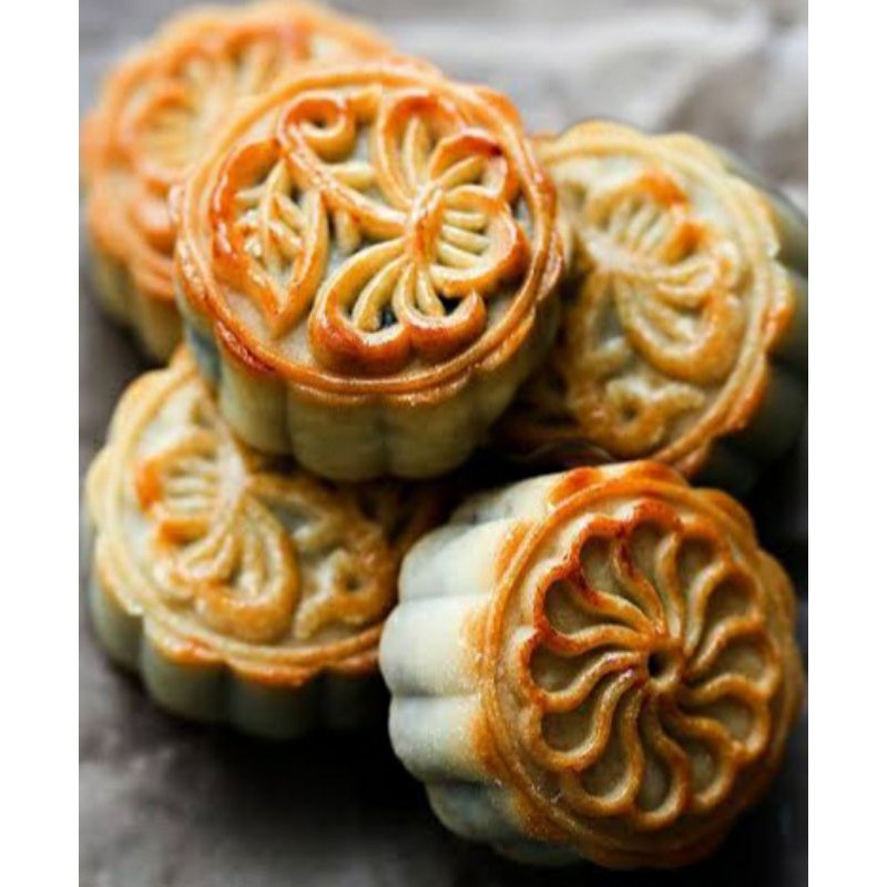 Moon Cake 'Kue Bulan' Pia basah rasa kacang hijau.hrg 1 pack isi 10 pcs.