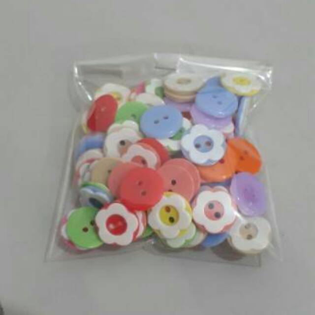 Kancing plastik bulat / bunga 1,3 cm / 1,5 cm kotak mix warna 100 pcs