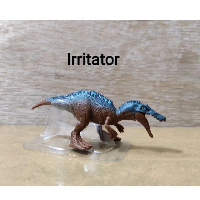 Irritator Jurassic World mini action dino escape mattel