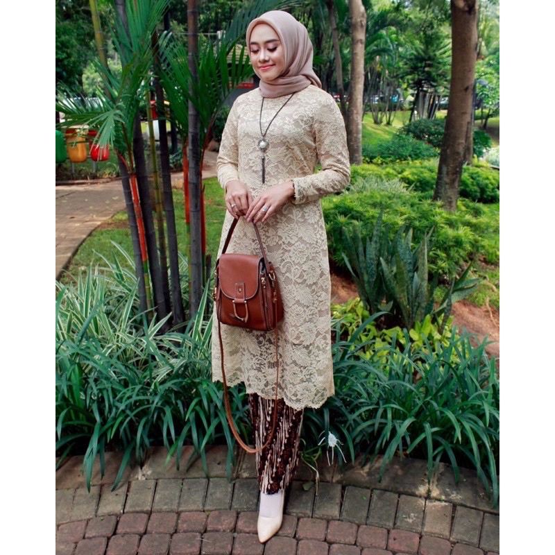 Stelan kebaya tunik brokat/kebaya kurung/kebaya tunik brokat/kebaya pesta/kebaya wisuda/kebaya akadKEBAYA BROKAT TUNIK MODERN / SET TUNIK BRUKAT MUSLIM / SETELAN KEBAYA BRUKAT JUMBO / KEBAYA WISUDA-set crem