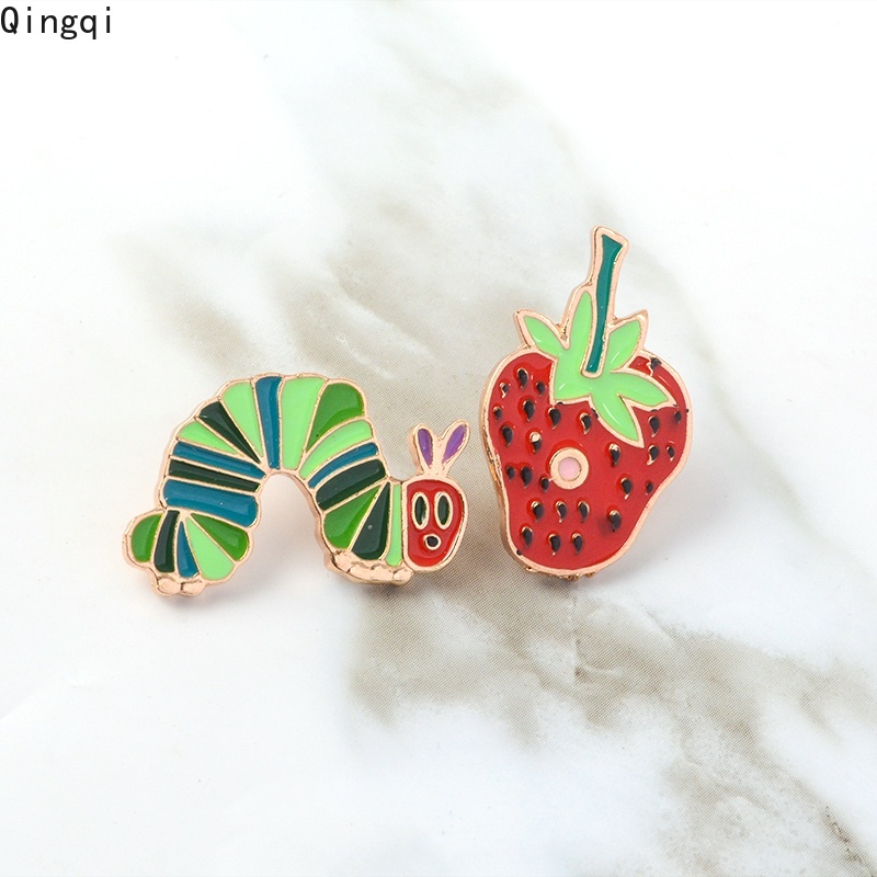 Bros Pin Enamel Bentuk Kartun Hewan Ulat Strawberry Tanaman Untuk Perhiasan