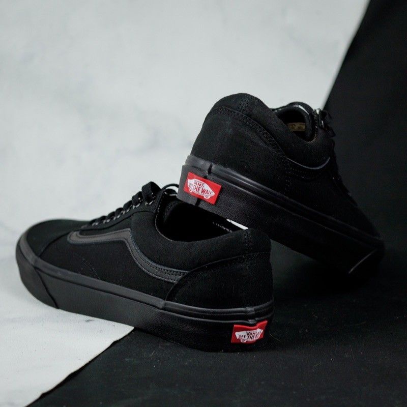 Sepatu Sneakers Hitam Polos Fullblack Sepatu Pria Sekolah