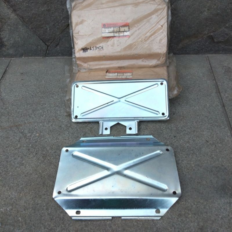 Dudukan plat nomor Vespa PX original Piaggio