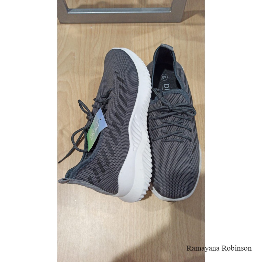 Samarinda/ DIESEL HOUSE SEPATU PRIA/08081990/ROWEN GREY