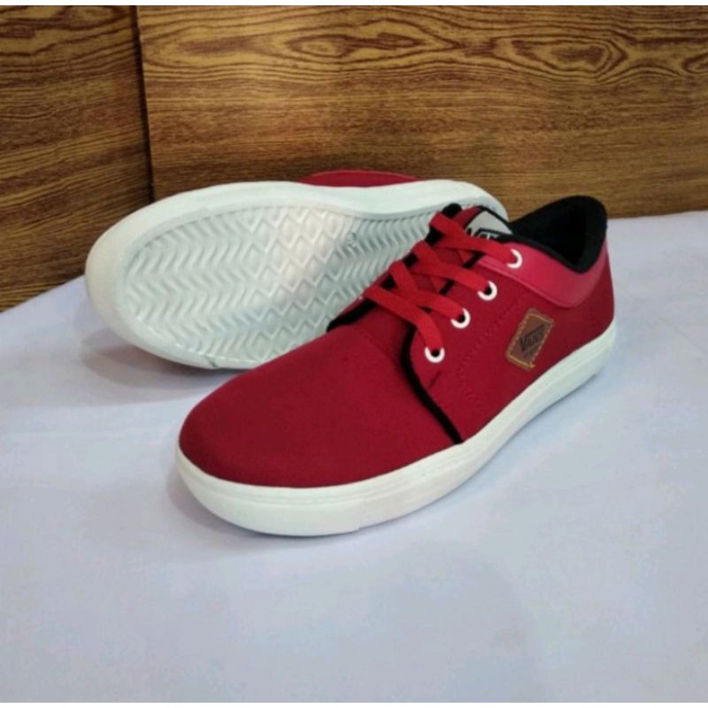 Sepatu sneaker kasual pria sepatu vans sepatu cowok trendy murah