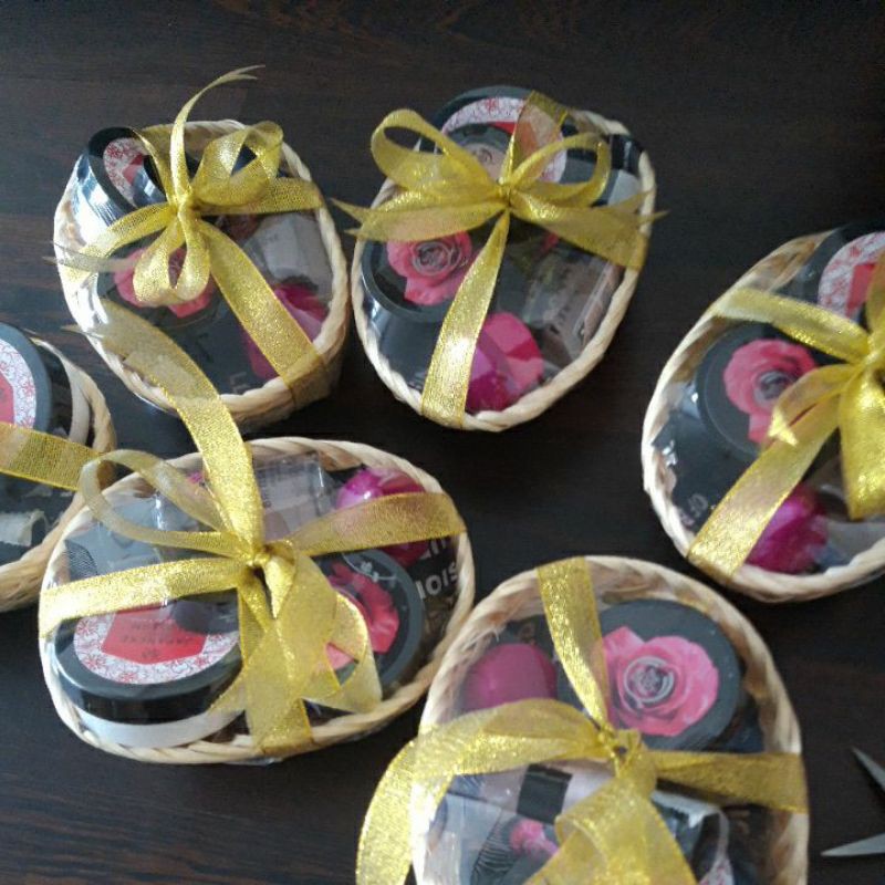 paket seserahan gift set the body shop asli murah
