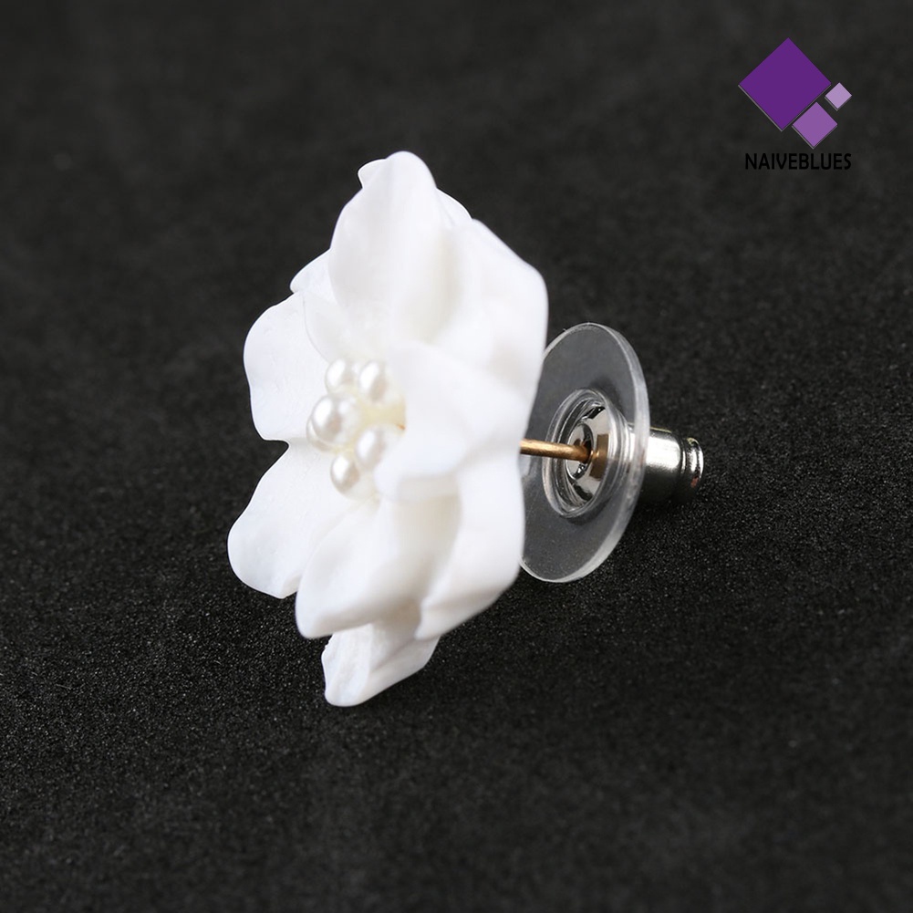 Anting Stud Bentuk Bunga Aksen Mutiara Imitasi Bahan Resin Untuk Wanita