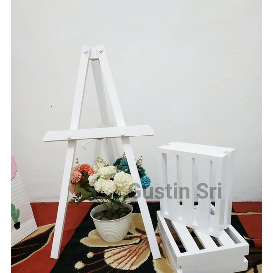 

STANDING TRIPOT 75CM KAYU KAKI PENYANGGA PAPAN TULIS KAPUR DEKORASI WEDDING PESTA CAFE PAPAN MENU