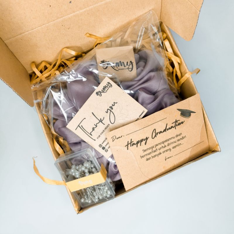 

HAMPERS SCRUNCHIE KADO ULANG TAHUN TEMEN CEWEK