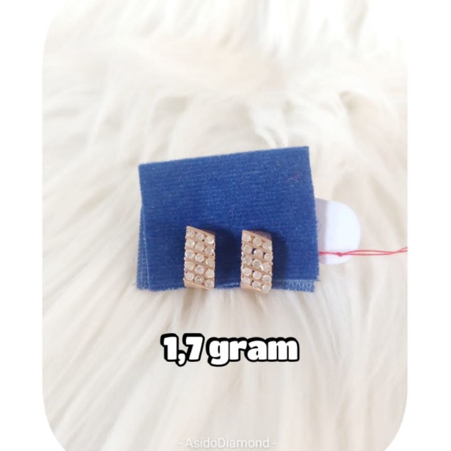 Berlian Medan anting jepit.