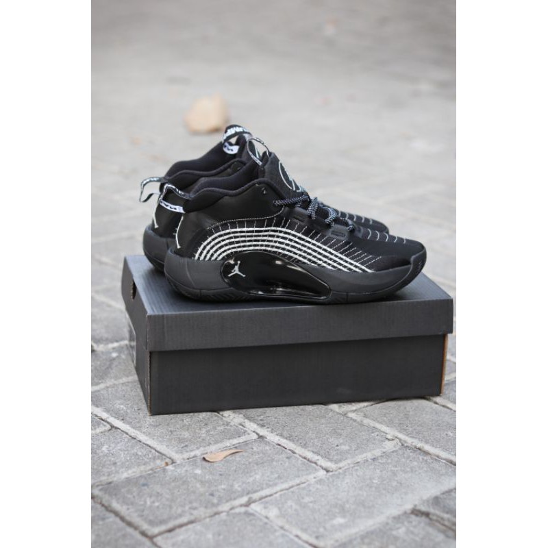 Sepatu Sneakers Pria / Sepatu Basket Nike Air Jordan Jumpman 2021 " Triple Black "