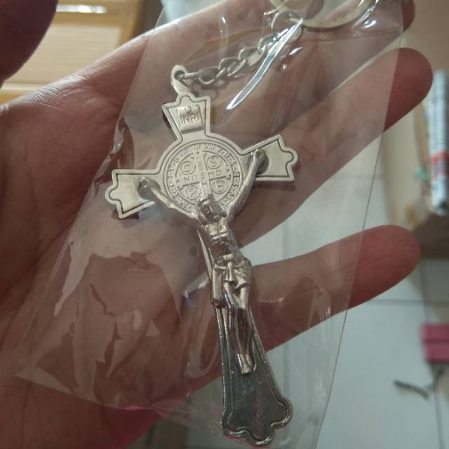 GANTUNGAN KUNCI SALIB YESUS BAHAN STAINLESS UKURAN 5x3 cm - BENDA ROHANO KRISTIANI - SOUVENIR MURAH