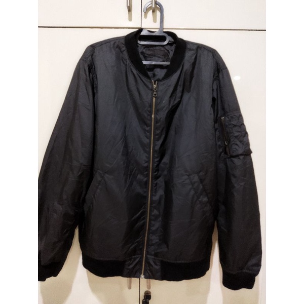 Uniqlo jaket bomber pria preloved