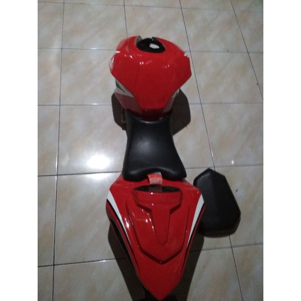 Cover tengki dan Body belakang Honda CBR CBU 150 R Thailand Besic All New CBR 250 RR MERAH LIST PUTI