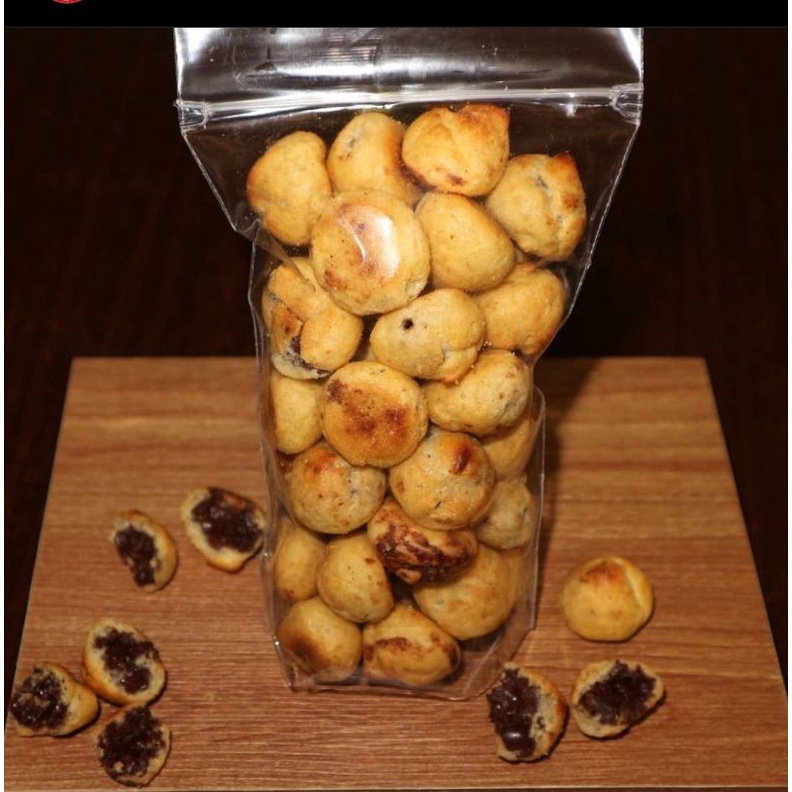 

Soes Coklat BY OMAHSNACKSUMENEP