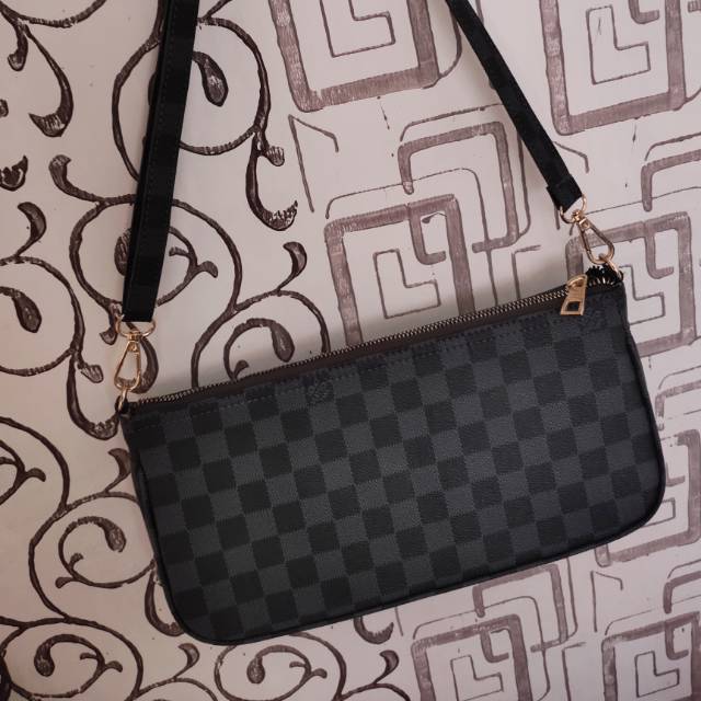 TAS SELEMPANG LV