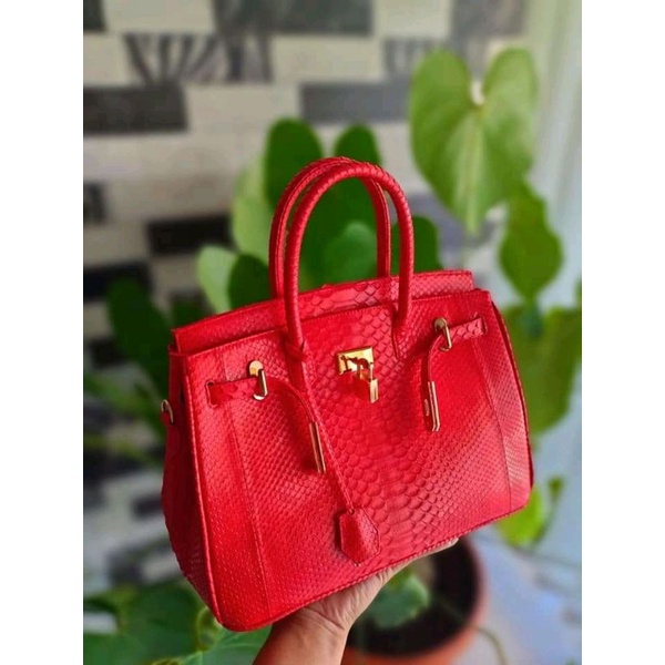 Tas pesta Kulit Merah
