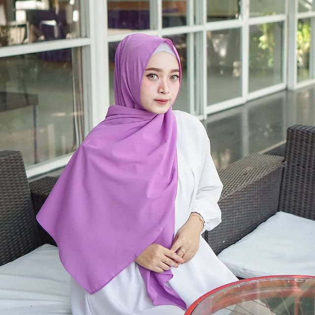 𝗖𝗮𝗿𝗲.𝗶𝗻 Pashmina Lozy Ceruty Babydoll 180x75cm (JAHIT TEPI) PREMIUM QUALITY-Lylac