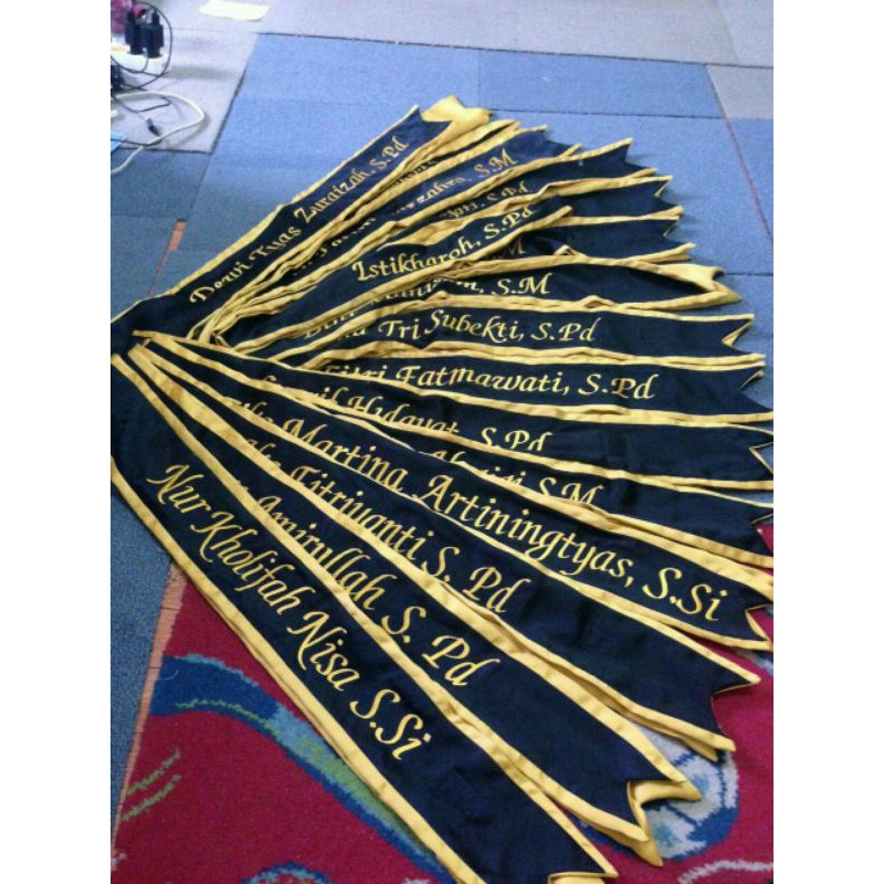 

SLEMPANG WISUDA PITA/Renda bahan satin