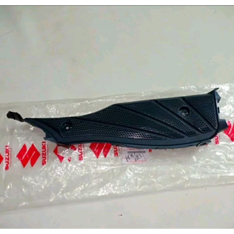 bordes pijakan kaki atas Suzuki skywave bagian kiri original