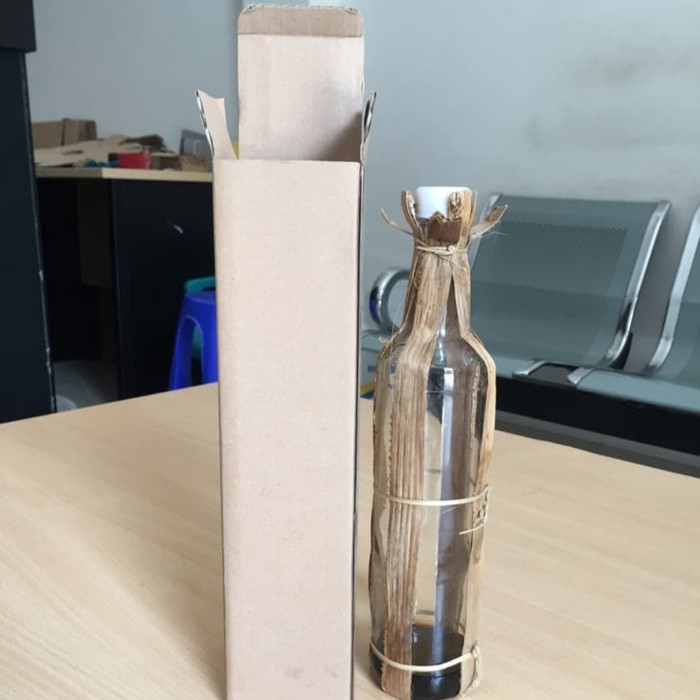 

Kardus botol size 6,4 cm x 6,4 cm x 29 cm. Minimum Order 10 pcs