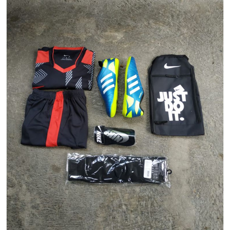 Sepatu futsal set Baju bola, kaos kaki, tas,  dan deker