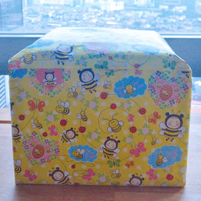 

Kertas Kado dan Kartu Ucapan Random