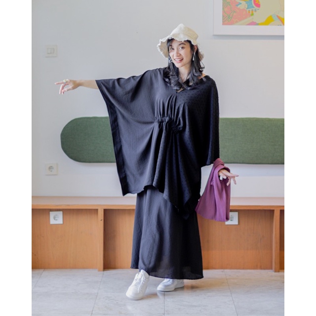 E.Look Lova Raya-Black