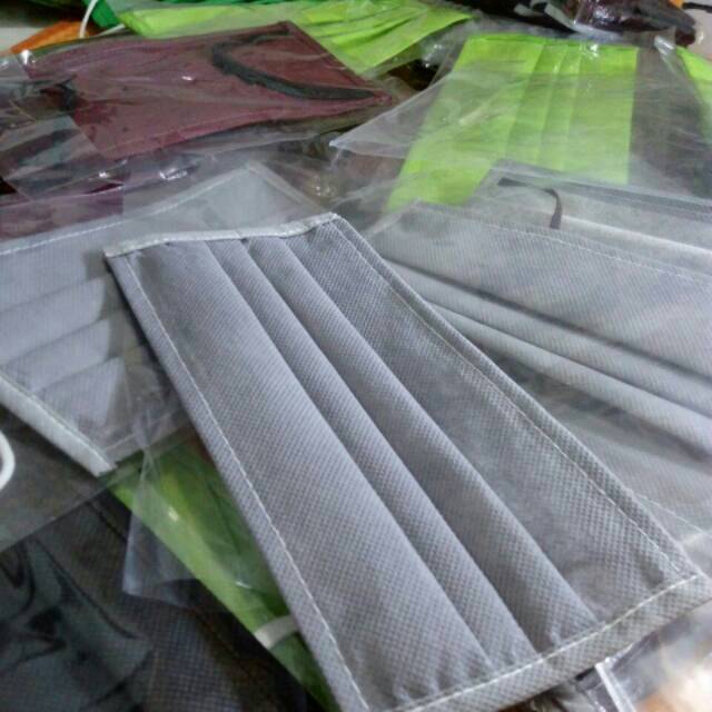 

Masker dua lapis bahan kain spunbond tebal abu2