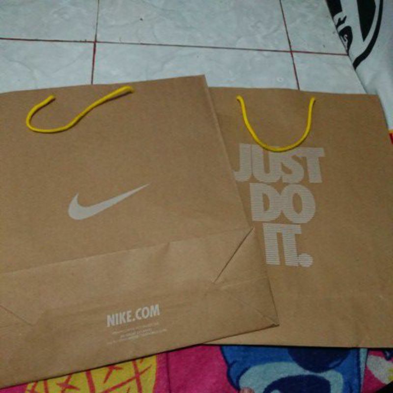 

Paperbag Nike