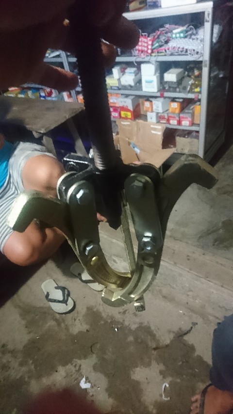 Treker 3 Kaki 8  In Inch Inci ( 200 Mm Mili ) / 3 Jaw Gear Puller Riku