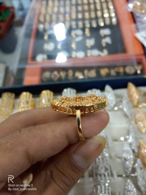 Cincin elisabeth besar