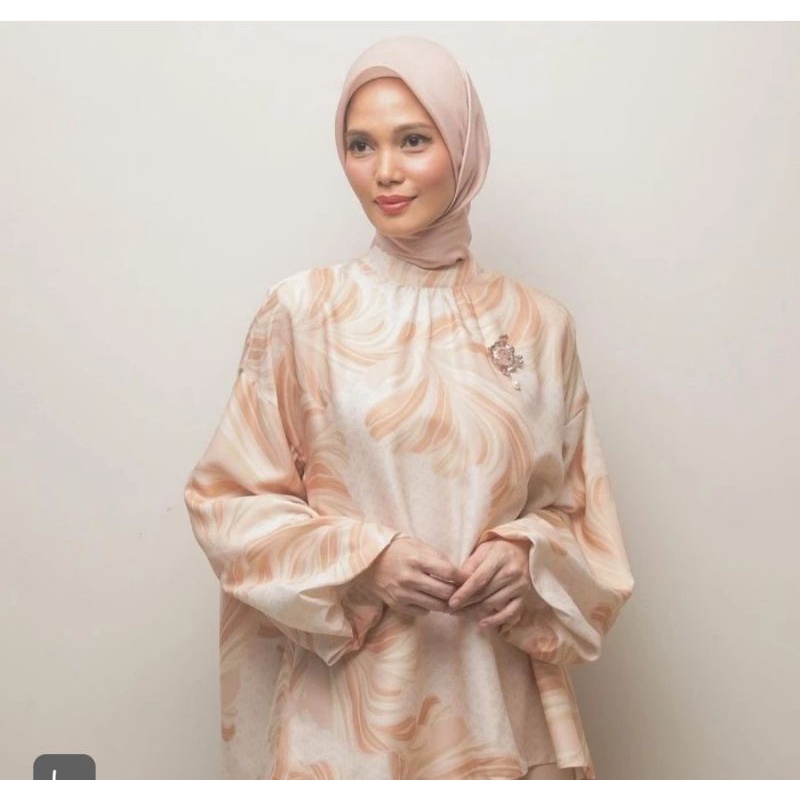 GIANNA BLOUSE CREAM BRULEE by wearing klamby