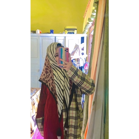 hijab plisket segi empat motif